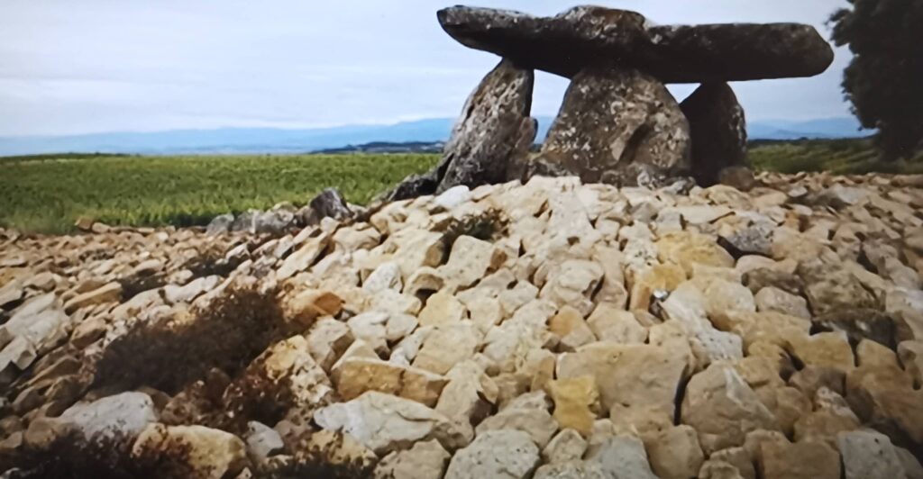 dolmen de la hechicera-que ver en Laguardia